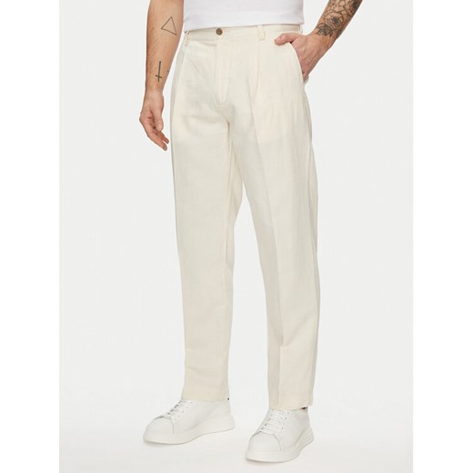 Pepe Jeans Chinosy Relaxed Pleated Linen Pants - 2 PM211700 Écru Relaxed Fit ze sklepu MODIVO w kategorii Spodnie męskie - zdjęcie 182709325