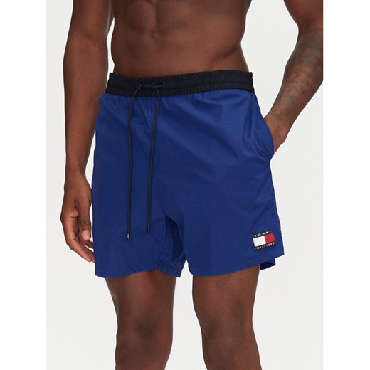 Tommy Hilfiger Szorty kąpielowe UM0UM03455 Niebieski Regular Fit ze sklepu MODIVO w kategorii Kąpielówki - zdjęcie 182711218