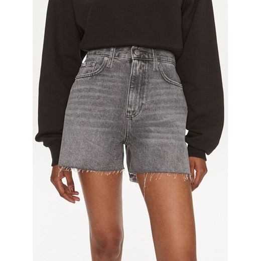 Calvin Klein Jeans Szorty jeansowe J20J223508 Szary Regular Fit ze sklepu MODIVO w kategorii Szorty - zdjęcie 182711368
