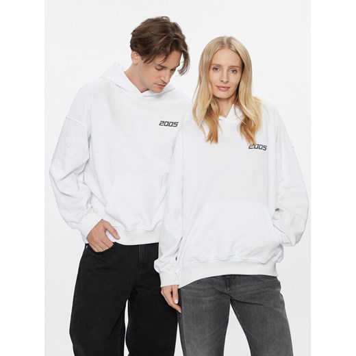 2005 Bluza Unisex Basic Biały Relaxed Fit ze sklepu MODIVO w kategorii Bluzy męskie - zdjęcie 182711599