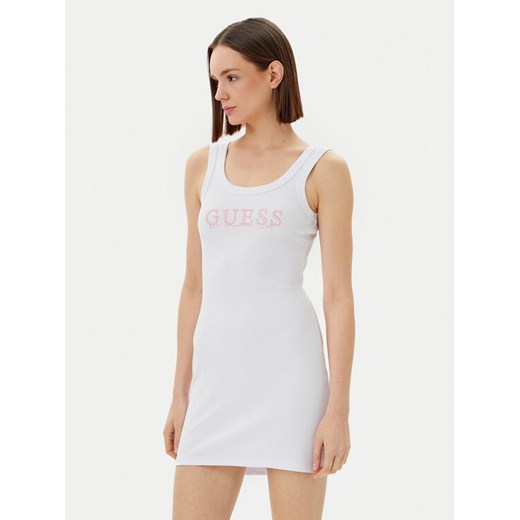 Guess Sukienka codzienna V5GK06 K8RT2 Biały Slim Fit ze sklepu MODIVO w kategorii Sukienki - zdjęcie 182711827