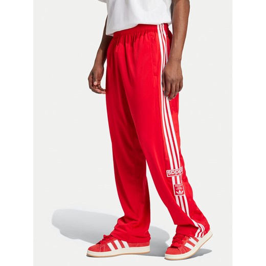 adidas Spodnie dresowe Adibreak IY9924 Czerwony Loose Fit ze sklepu MODIVO w kategorii Spodnie męskie - zdjęcie 182712688