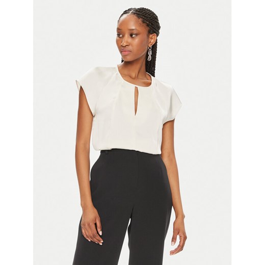 Calvin Klein Bluzka K20K207161 Écru Regular Fit ze sklepu MODIVO w kategorii Bluzki damskie - zdjęcie 182713067