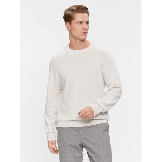 Calvin Klein Sweter K10K111954 Écru Regular Fit ze sklepu MODIVO w kategorii Swetry męskie - zdjęcie 182713687