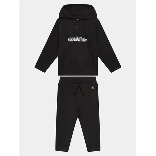 Calvin Klein Jeans Dres Hero Logo IN0IN00143 Czarny Regular Fit ze sklepu MODIVO w kategorii Dresy chłopięce - zdjęcie 182715076