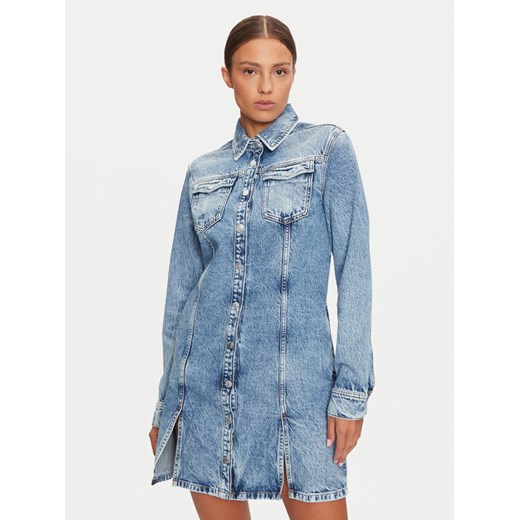 Tommy Jeans Sukienka jeansowa DW0DW19748 Niebieski Regular Fit ze sklepu MODIVO w kategorii Sukienki - zdjęcie 182715465