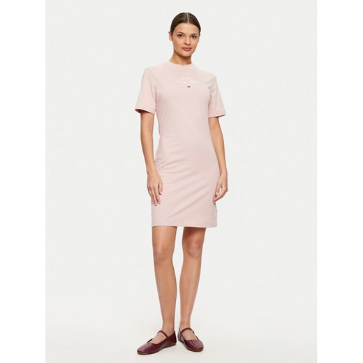 Tommy Hilfiger Sukienka codzienna WW0WW43830 Różowy Regular Fit ze sklepu MODIVO w kategorii Sukienki - zdjęcie 182715657