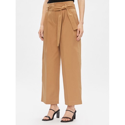Boss Spodnie materiałowe Tenoy 50505609 Beżowy Tapered Fit ze sklepu MODIVO w kategorii Spodnie damskie - zdjęcie 182715835