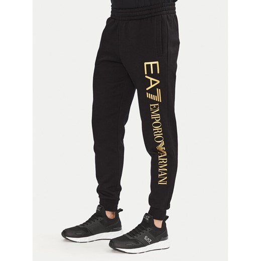 EA7 Emporio Armani Spodnie dresowe 7M000572 AF10377 MC004 Czarny Regular Fit ze sklepu MODIVO w kategorii Spodnie męskie - zdjęcie 182716405