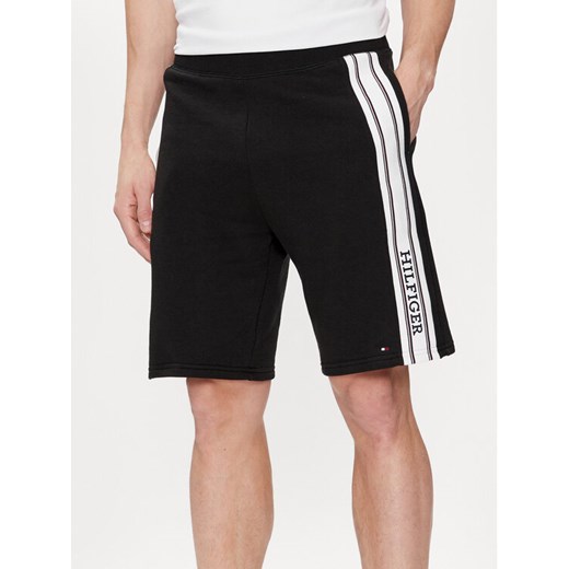 Tommy Hilfiger Szorty sportowe UM0UM03200 Czarny Regular Fit ze sklepu MODIVO w kategorii Spodenki męskie - zdjęcie 182716887