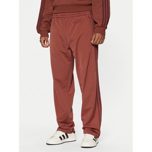 adidas Spodnie dresowe adicolor Classics Firebird JP2541 Czerwony Regular Fit ze sklepu MODIVO w kategorii Spodnie męskie - zdjęcie 182717208
