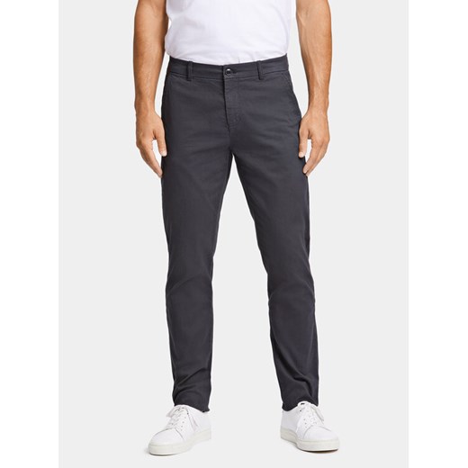 Lindbergh Chinosy 30-005044 Czarny Slim Fit ze sklepu MODIVO w kategorii Spodnie męskie - zdjęcie 182717395
