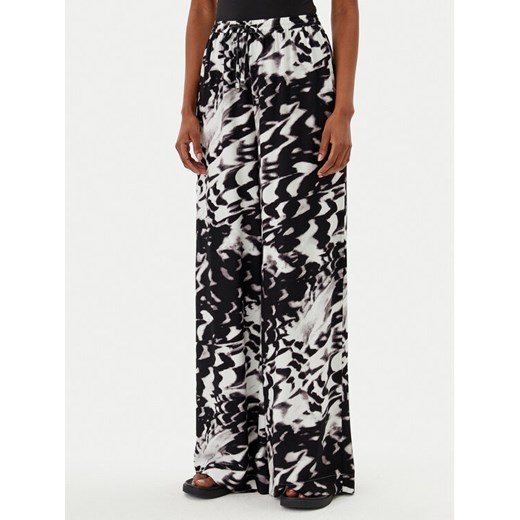 Calvin Klein Swimwear Spodnie palazzo KW0KW02823 Czarny Relaxed Fit ze sklepu MODIVO w kategorii Spodnie damskie - zdjęcie 182719156