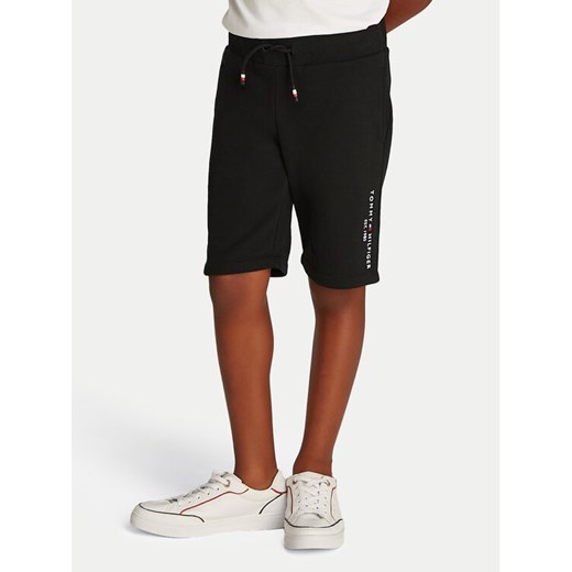Tommy Hilfiger Szorty sportowe Essential KB0KB09667 Czarny Regular Fit ze sklepu MODIVO w kategorii Spodenki chłopięce - zdjęcie 182719266