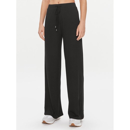 Guess Spodnie piżamowe O3BB01 KBXB2 Czarny Relaxed Fit ze sklepu MODIVO w kategorii Piżamy damskie - zdjęcie 182720147