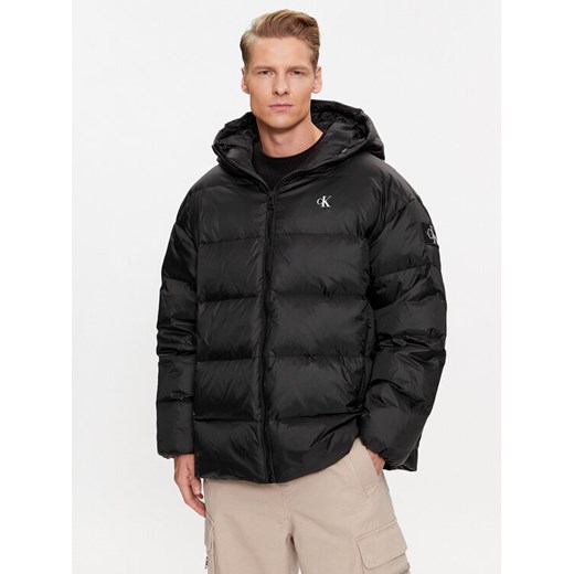Calvin Klein Jeans Kurtka puchowa J30J324077 Czarny Relaxed Fit ze sklepu MODIVO w kategorii Kurtki męskie - zdjęcie 182720766