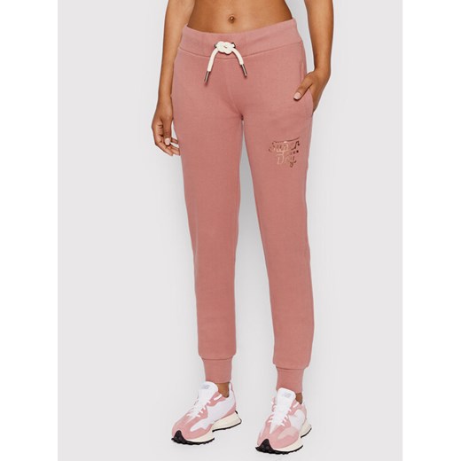 Superdry Spodnie dresowe Script Style W7010615A Różowy Regular Fit ze sklepu MODIVO w kategorii Spodnie damskie - zdjęcie 182720946