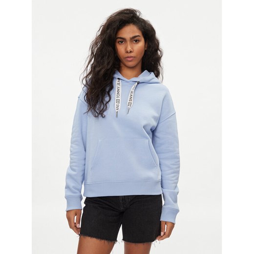 Tommy Jeans Bluza Logo Drawcord DW0DW17794 Błękitny Boxy Fit ze sklepu MODIVO w kategorii Bluzy damskie - zdjęcie 182721329
