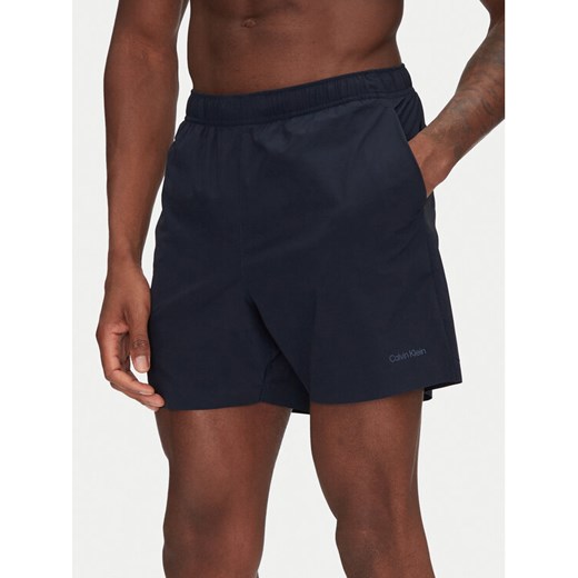 Calvin Klein Swimwear Szorty kąpielowe KM0KM01118 Granatowy Regular Fit ze sklepu MODIVO w kategorii Kąpielówki - zdjęcie 182721598