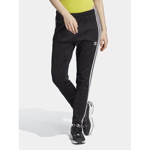 adidas Spodnie dresowe adicolor SST IK6600 Czarny Slim Fit ze sklepu MODIVO w kategorii Spodnie damskie - zdjęcie 182721867