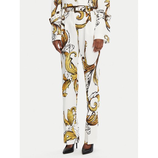 Versace Jeans Couture Spodnie materiałowe 78HAA111 Biały Straight Fit ze sklepu MODIVO w kategorii Spodnie damskie - zdjęcie 182722448