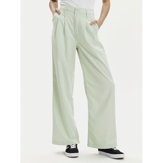 Vans Spodnie materiałowe Alder Relaxed Pleated Pant VN000GA0 Zielony Relaxed Fit ze sklepu MODIVO w kategorii Spodnie damskie - zdjęcie 182722608