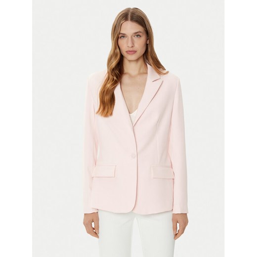 Guess Marynarka W5RN46 WFWX2 Różowy Regular Fit ze sklepu MODIVO w kategorii Marynarki damskie - zdjęcie 182724139