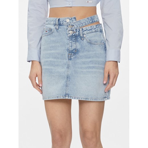 Tommy Jeans Spódnica jeansowa Mom Cut Out Wb Uh Skirt Ah7011 DW0DW17217 Niebieski Slim Fit ze sklepu MODIVO w kategorii Spódnice - zdjęcie 182724628