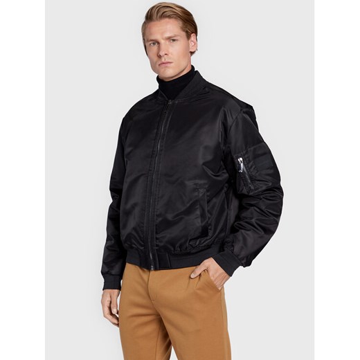 Calvin Klein Kurtka bomber Hero K10K109907 Czarny Relaxed Fit ze sklepu MODIVO w kategorii Kurtki męskie - zdjęcie 182725485