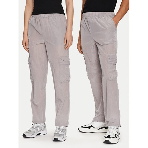 Rains Spodnie materiałowe Kano Pants Regular 19200 Szary Regular Fit ze sklepu MODIVO w kategorii Spodnie damskie - zdjęcie 182725757