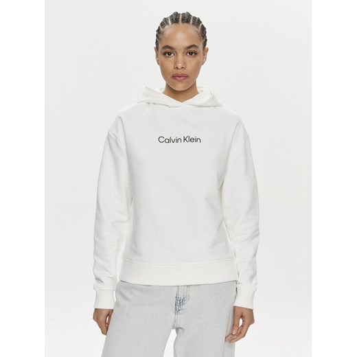 Calvin Klein Bluza Hero Logo K20K205449 Biały Regular Fit ze sklepu MODIVO w kategorii Bluzy damskie - zdjęcie 182725886