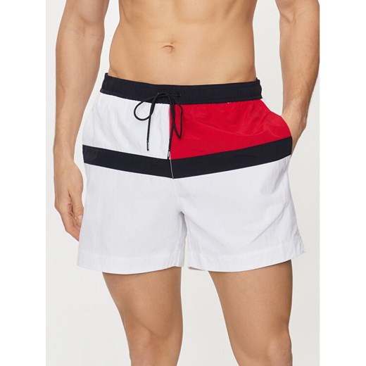 Tommy Hilfiger Szorty kąpielowe UM0UM03259 Biały Regular Fit ze sklepu MODIVO w kategorii Kąpielówki - zdjęcie 182726305