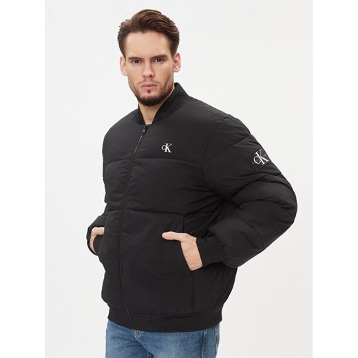 Calvin Klein Jeans Kurtka przejściowa J30J324072 Czarny Regular Fit ze sklepu MODIVO w kategorii Kurtki męskie - zdjęcie 182726895