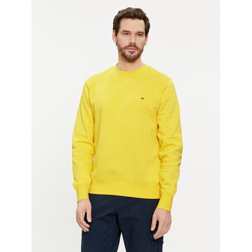 Tommy Hilfiger Bluza Flag Logo MW0MW32735 Żółty Regular Fit ze sklepu MODIVO w kategorii Bluzy męskie - zdjęcie 182727945