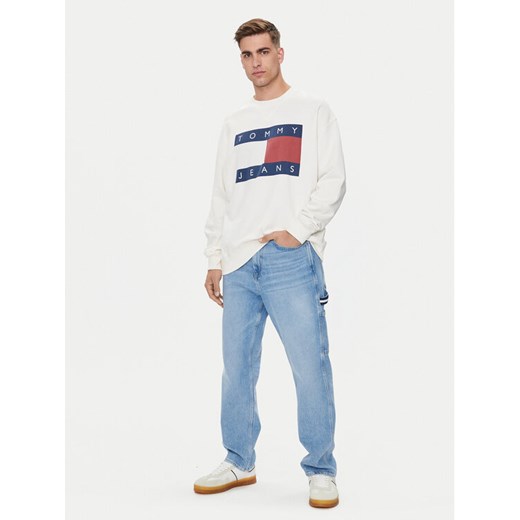Tommy Jeans Bluza Big Flag DM0DM19222 Biały Relaxed Fit ze sklepu MODIVO w kategorii Bluzy męskie - zdjęcie 182728475