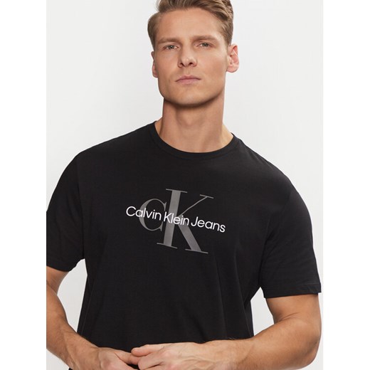 Calvin Klein Jeans T-Shirt Ss Hero Monogram Tee 30s Eu Opt 00040EM286 Czarny Regular Fit ze sklepu MODIVO w kategorii T-shirty męskie - zdjęcie 182728477
