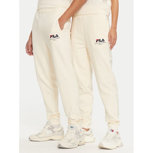 Fila Spodnie dresowe Unisex Bovrup FAU0146 Écru Regular Fit ze sklepu MODIVO w kategorii Spodnie męskie - zdjęcie 182729199