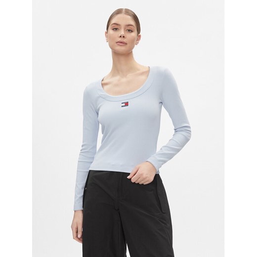 Tommy Jeans Bluzka Tjw Slim Badge Rib Tee Ls DW0DW17397 Błękitny Slim Fit ze sklepu MODIVO w kategorii Bluzki damskie - zdjęcie 182729295