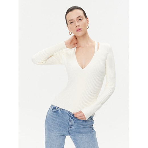Guess Sweter W3BR30 Z2V42 Écru Regular Fit ze sklepu MODIVO w kategorii Swetry damskie - zdjęcie 182729516