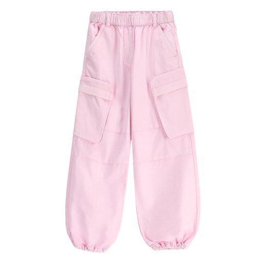 Coccodrillo Spodnie materiałowe WC5119101DGJ Różowy Slim Fit ze sklepu MODIVO w kategorii Spodnie dziewczęce - zdjęcie 182729777