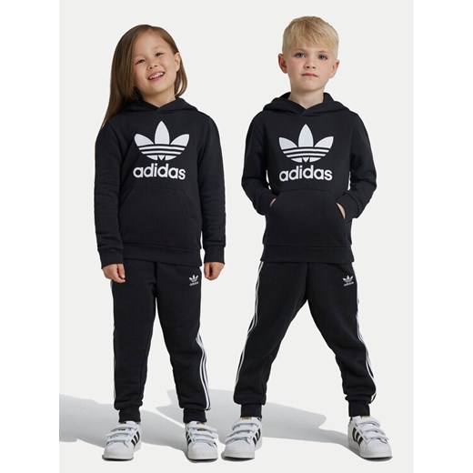 adidas Dres adicolor IY4785 Czarny Regular Fit ze sklepu MODIVO w kategorii Dresy chłopięce - zdjęcie 182730017