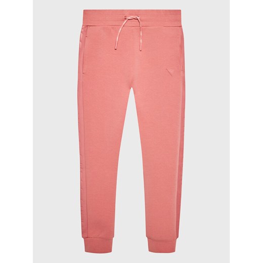 Guess Spodnie dresowe J2YQ24 FL03S Różowy Regular Fit ze sklepu MODIVO w kategorii Spodnie dziewczęce - zdjęcie 182730028