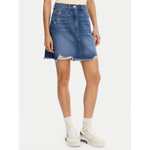 Tommy Jeans Spódnica jeansowa DW0DW20135 Niebieski Mom Fit ze sklepu MODIVO w kategorii Spódnice - zdjęcie 182731235