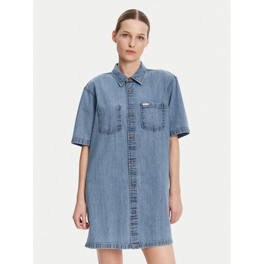 Guess Sukienka jeansowa W5GK99 D5M81 Niebieski Regular Fit ze sklepu MODIVO w kategorii Sukienki - zdjęcie 182731589