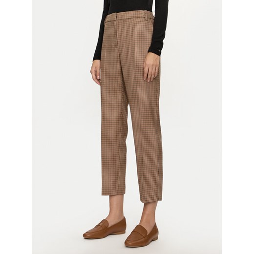 Tommy Hilfiger Spodnie materiałowe WW0WW42965 Beżowy Regular Fit ze sklepu MODIVO w kategorii Spodnie damskie - zdjęcie 182731768