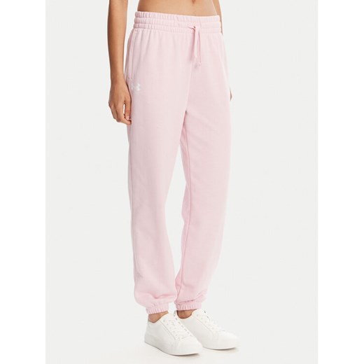 Under Armour Spodnie dresowe Ua Rival 1382735 Różowy Loose Fit ze sklepu MODIVO w kategorii Spodnie damskie - zdjęcie 182732586