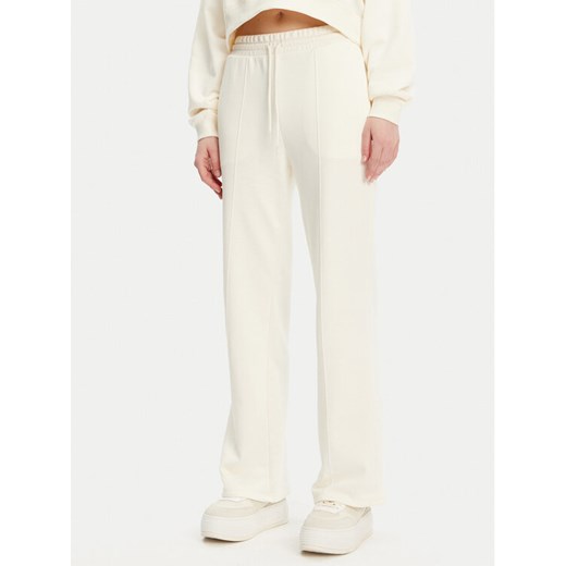 Converse Spodnie dresowe 10028418-A01 Écru Wide Leg ze sklepu MODIVO w kategorii Spodnie damskie - zdjęcie 182733628