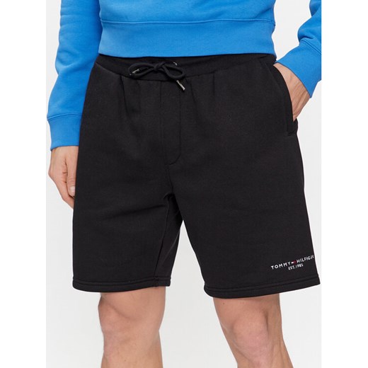 Tommy Hilfiger Szorty sportowe Logo MW0MW34201 Czarny Regular Fit ze sklepu MODIVO w kategorii Spodenki męskie - zdjęcie 182734749