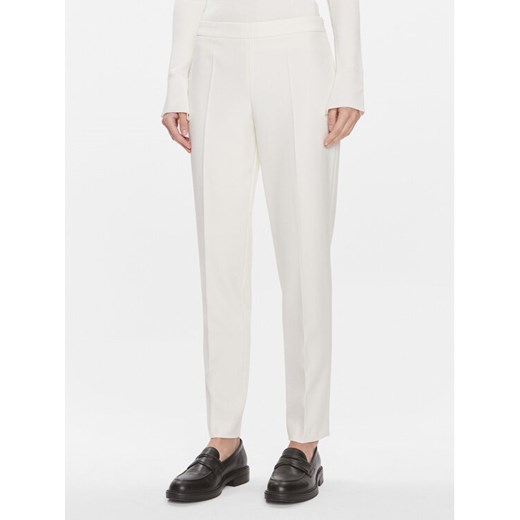 Boss Spodnie materiałowe Tiluna 50509166 Écru Regular Fit ze sklepu MODIVO w kategorii Spodnie damskie - zdjęcie 182735165