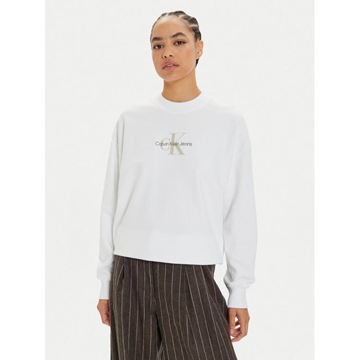 Calvin Klein Jeans Bluza Monologo J20J224177 Biały Regular Fit ze sklepu MODIVO w kategorii Bluzy damskie - zdjęcie 182735525